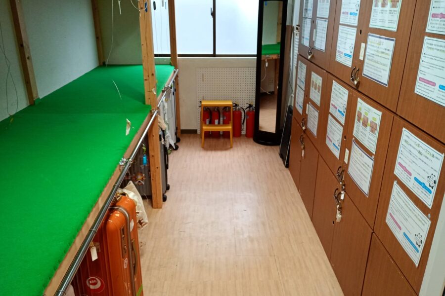 ラゲージルーム (2)